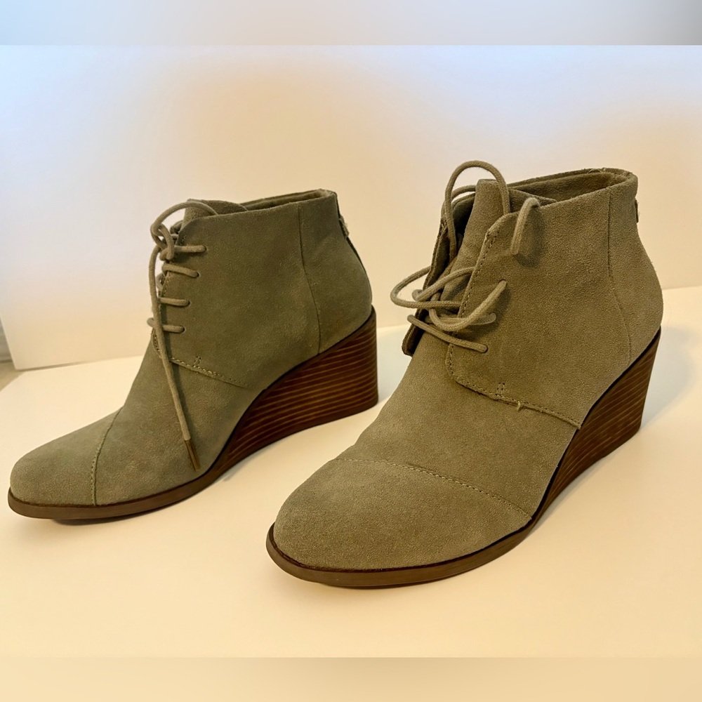 TOMS Soft Green Heeled Booties size 8.5